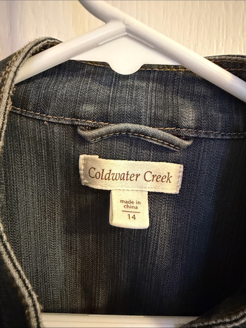 Cold water Creek  Denim Jacket in Deep Blue Wash - Picture 3 of 7